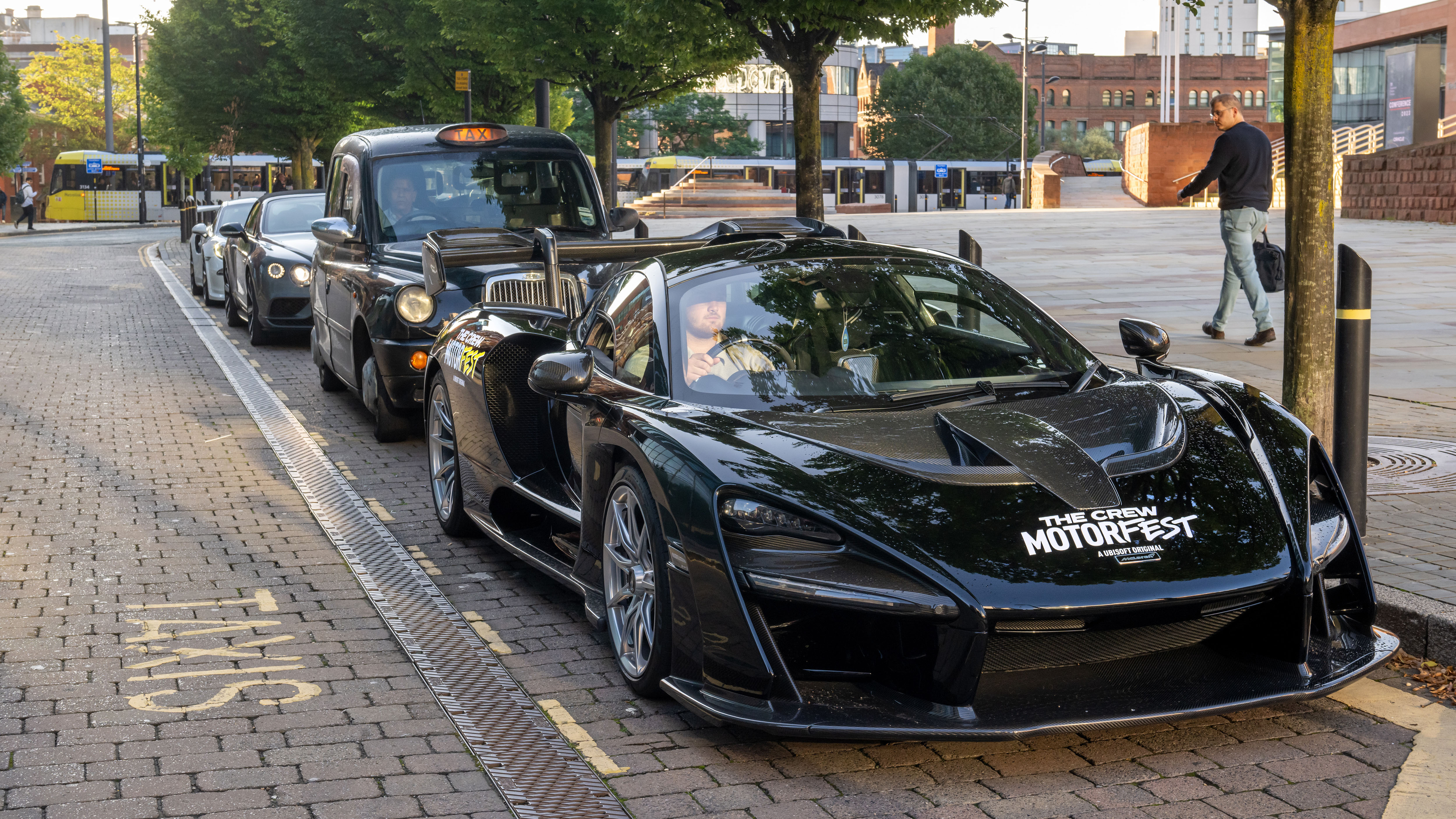 Hypercars in London and Manchester taxi ranks: The Crew Motorfest must be  out, then