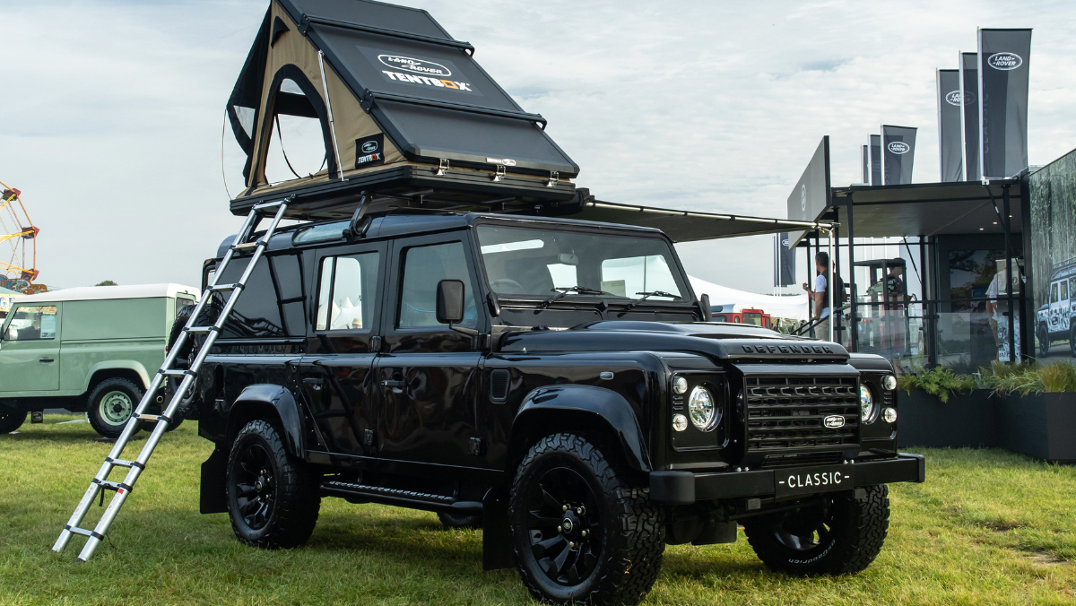 Land Rover isn't giving up on the old Defender just yet