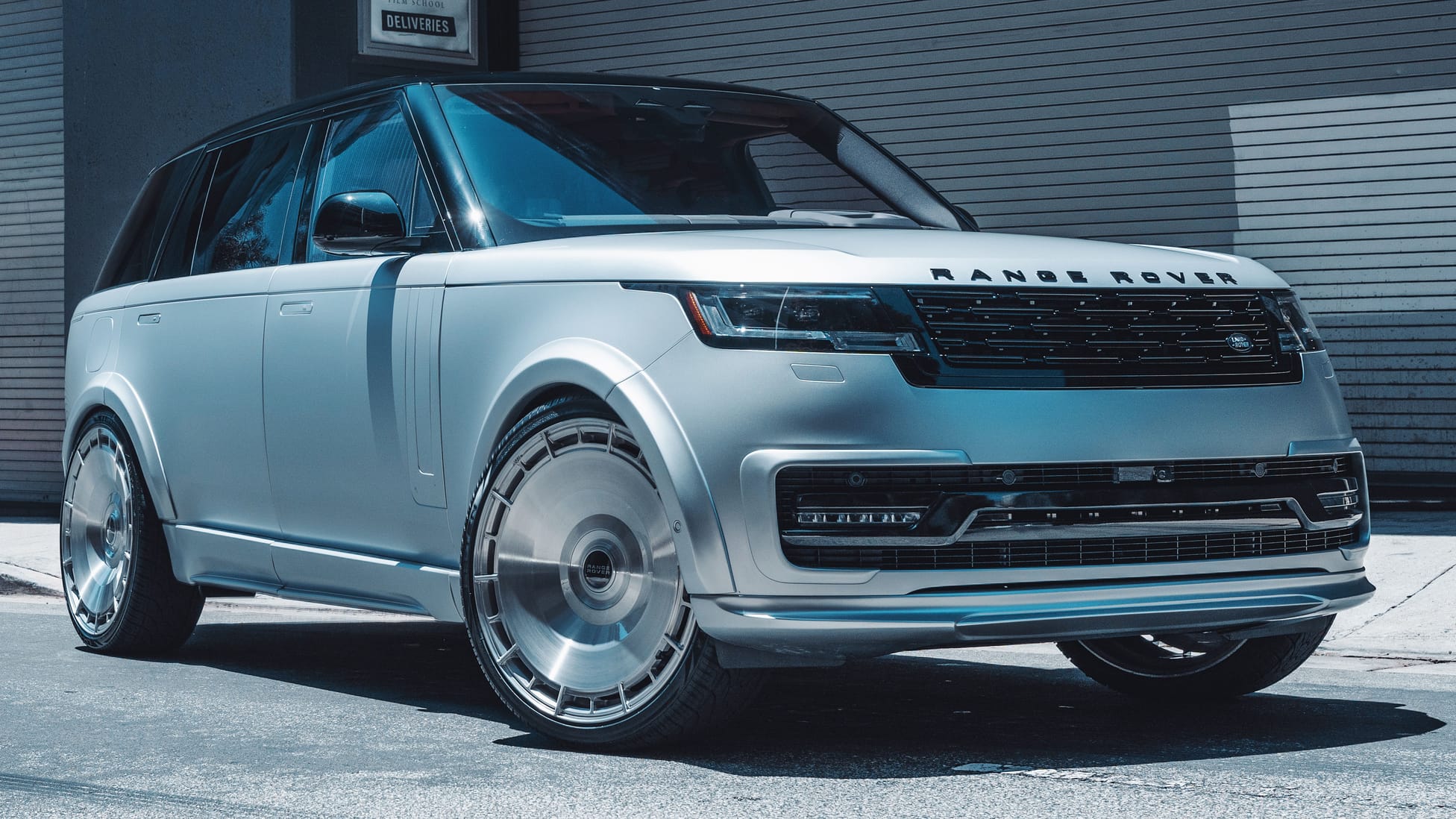 This modified ‘Silver Surfer’ Range Rover looks like a comic book SUV ...