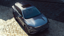 Omoda 5 in static shot on street, from top down view