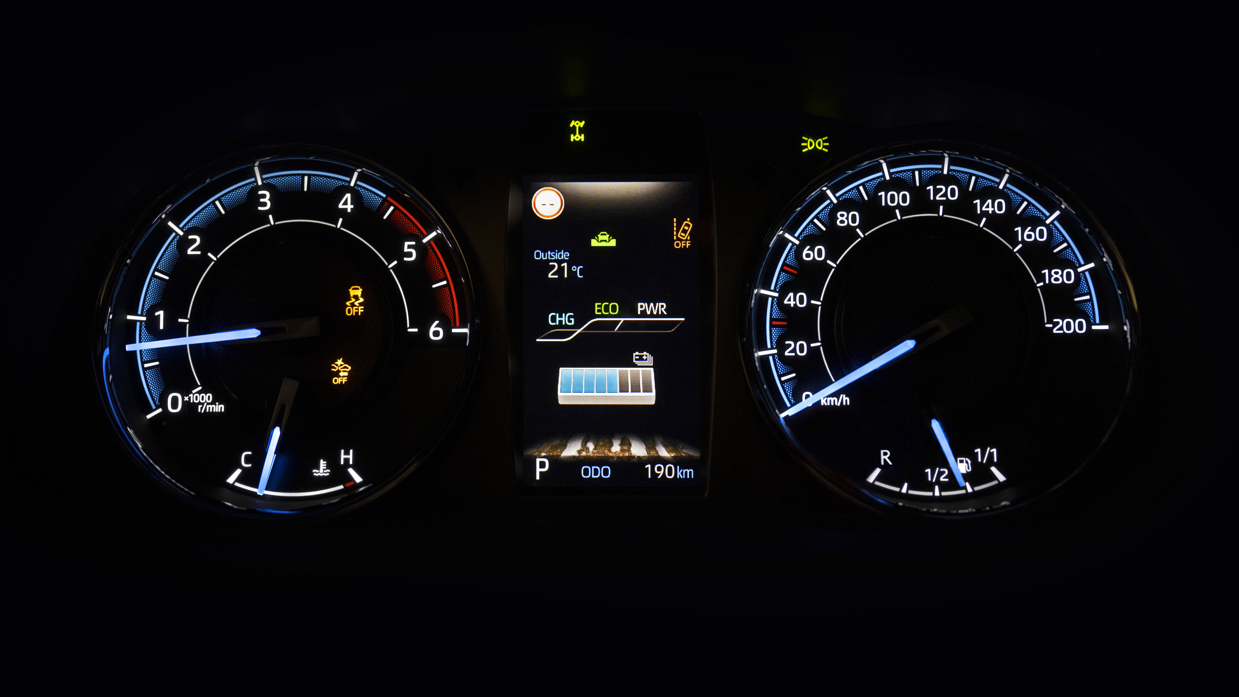 Toyota Hilux Hybrid 48V Top Gear
