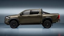 Toyota Hilux Hybrid 48V Top Gear