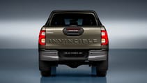 Toyota Hilux Hybrid 48V Top Gear