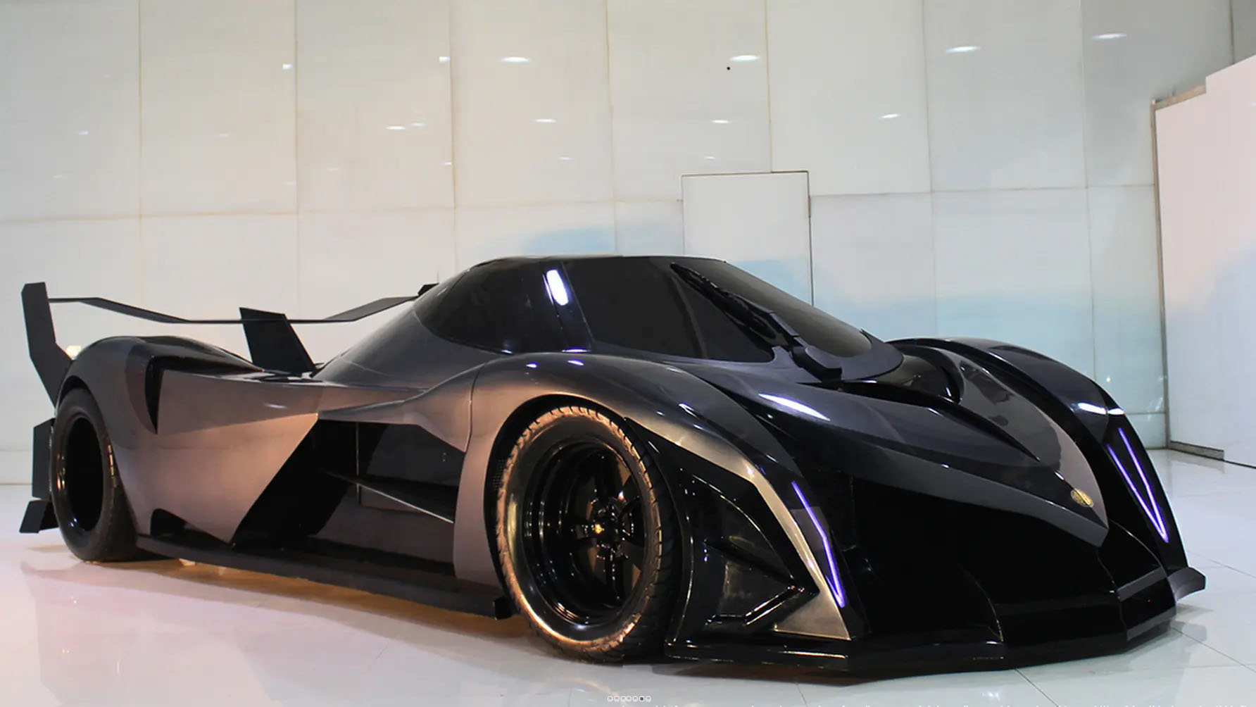 V16 car online