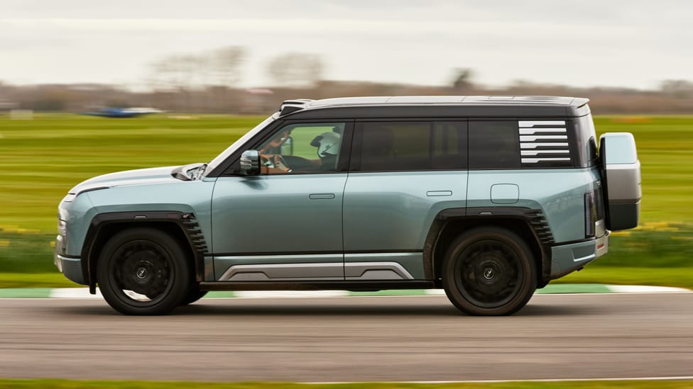 Yangwang U8 prototype review: the tank-turning, 1,180bhp goliath ...