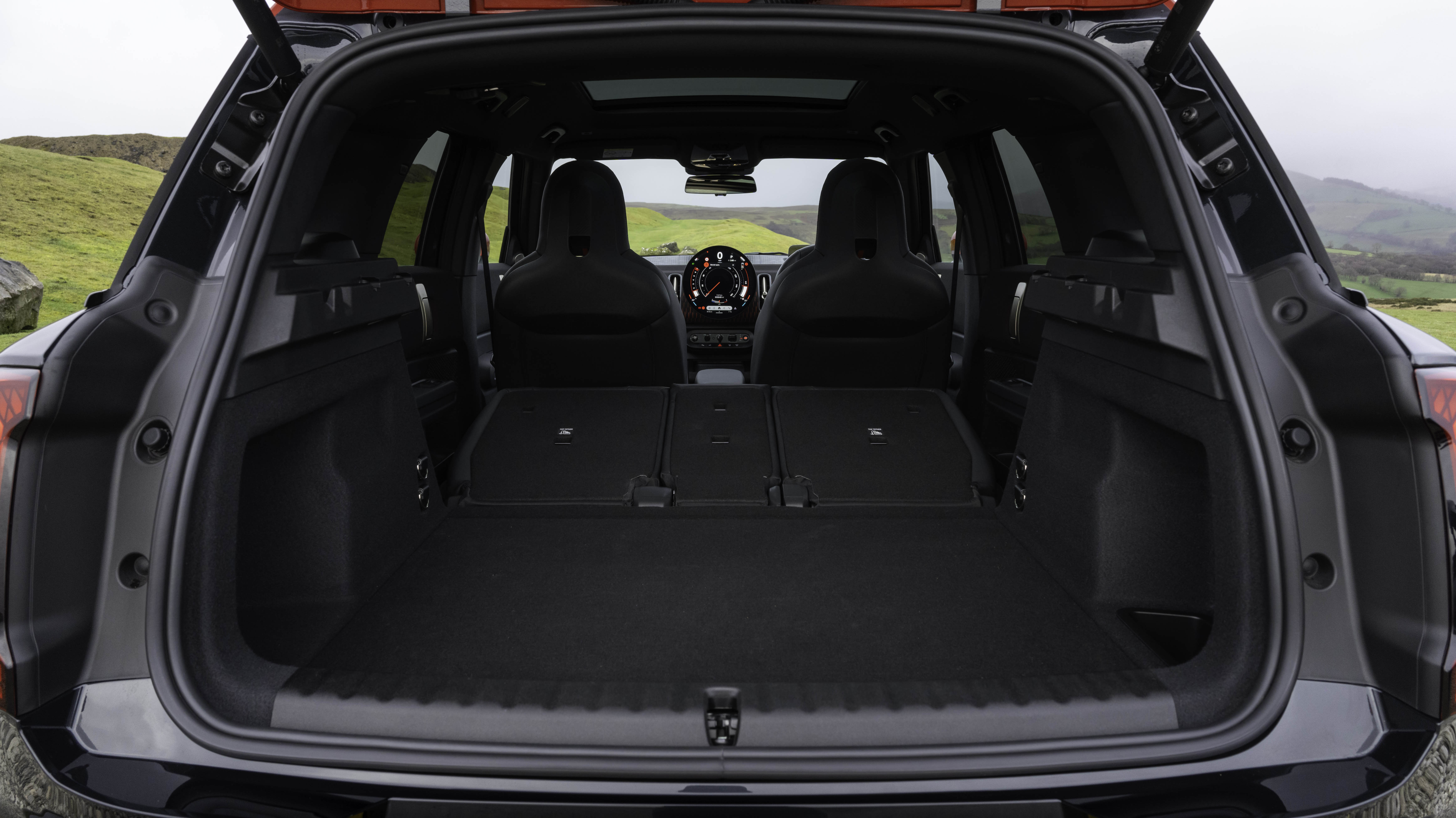 Trunk Ledge Kit | MINI COUNTYMAN JCW 2018 Trunk Ledge Kit | MINI COUNTYMAN JCW 2018
