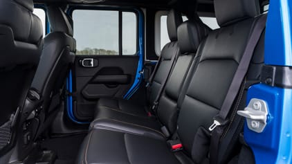Jeep Wrangler Interior Layout & Technology | Top Gear