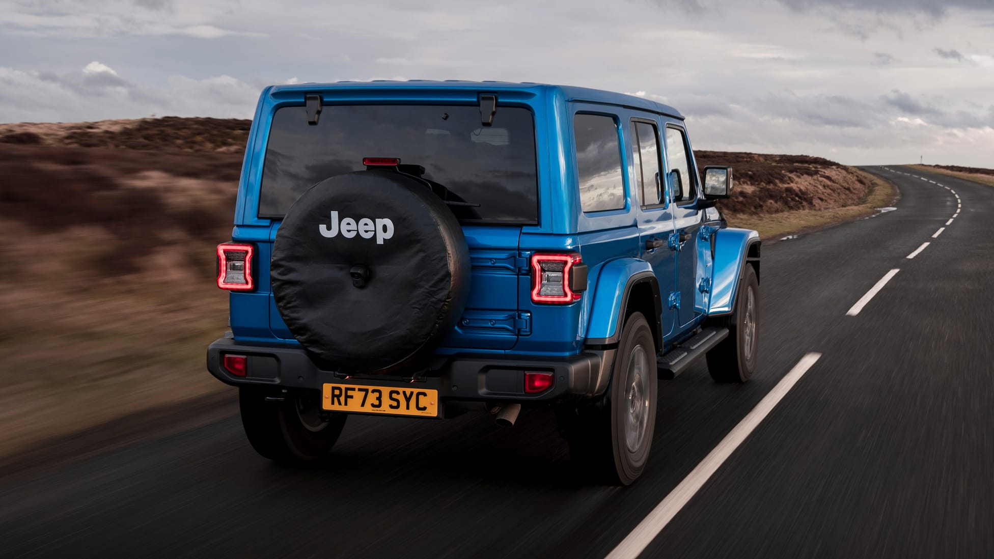 Jeep Wrangler Interior Layout & Technology | Top Gear