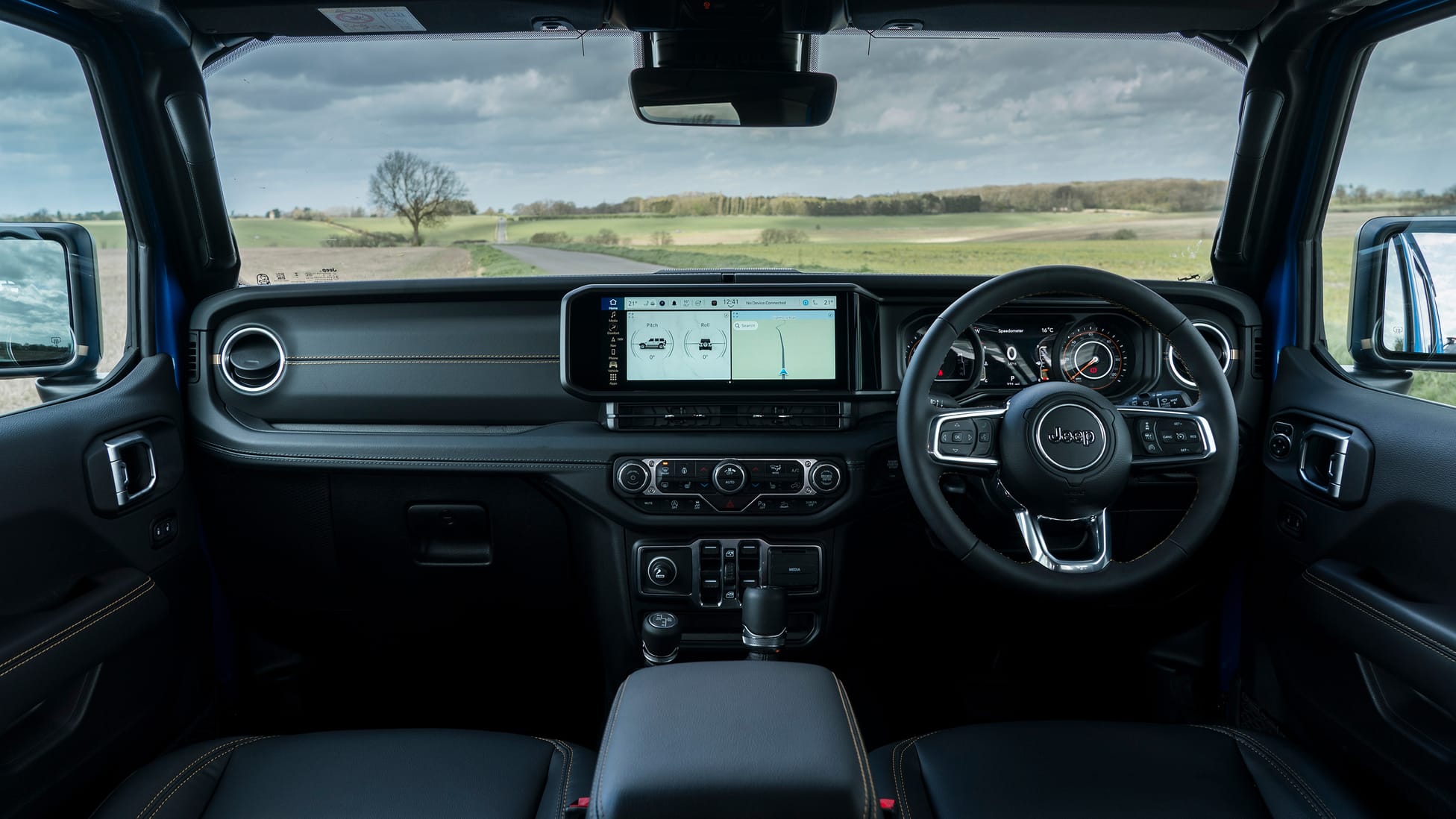 Jeep Wrangler Interior Layout & Technology | Top Gear