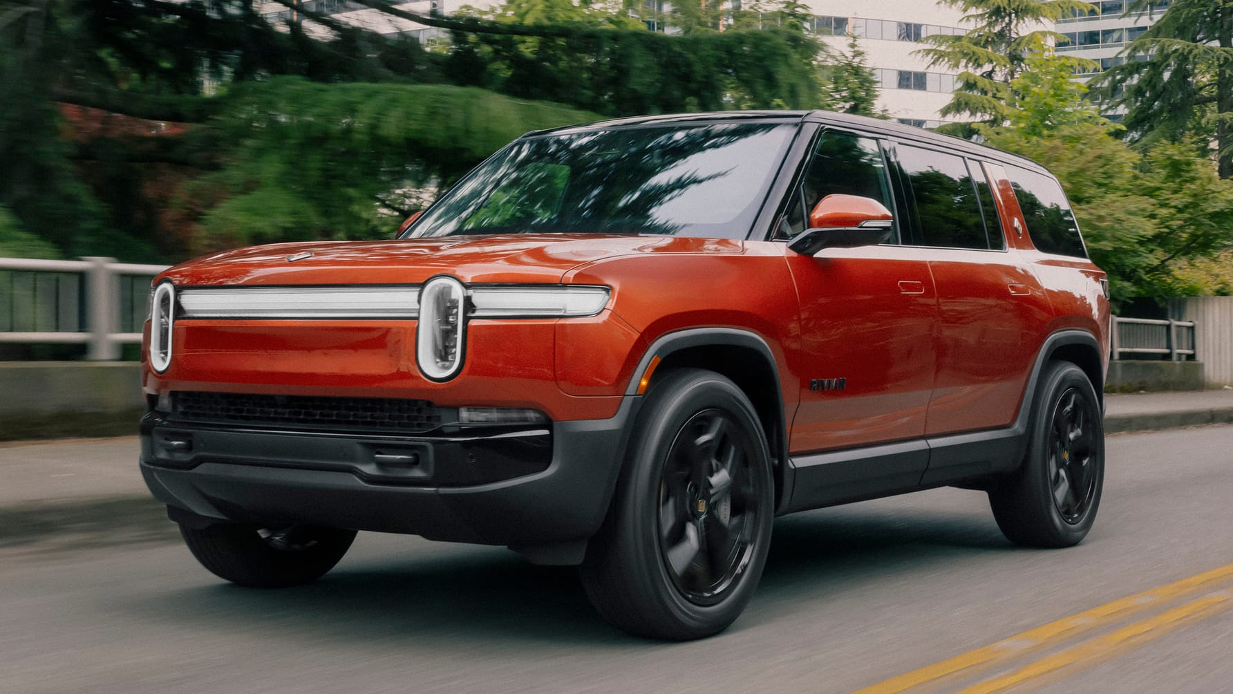Rivian R1S (US) Interior Layout & Technology Top Gear