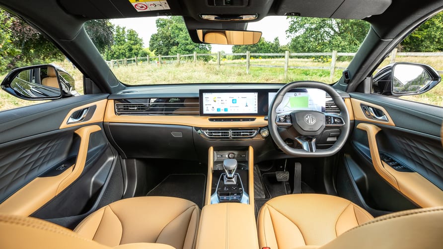 MG Motor UK HS Interior Layout & Technology | Top Gear