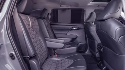 Toyota Highlander Review 2025 | Top Gear