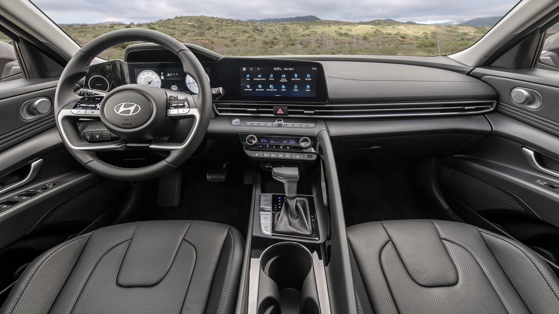 Hyundai Elantra (US) Interior Layout & Technology | Top Gear