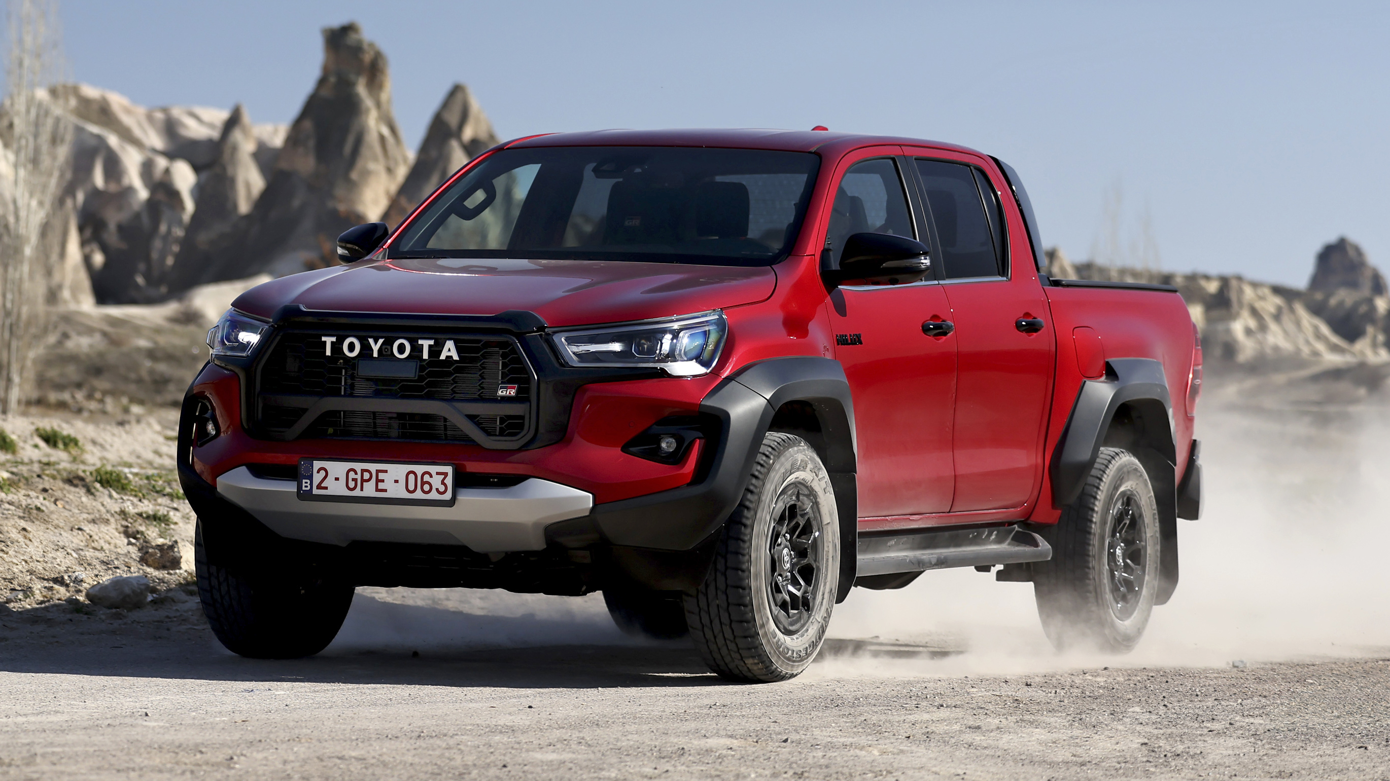 Toyota Hilux front