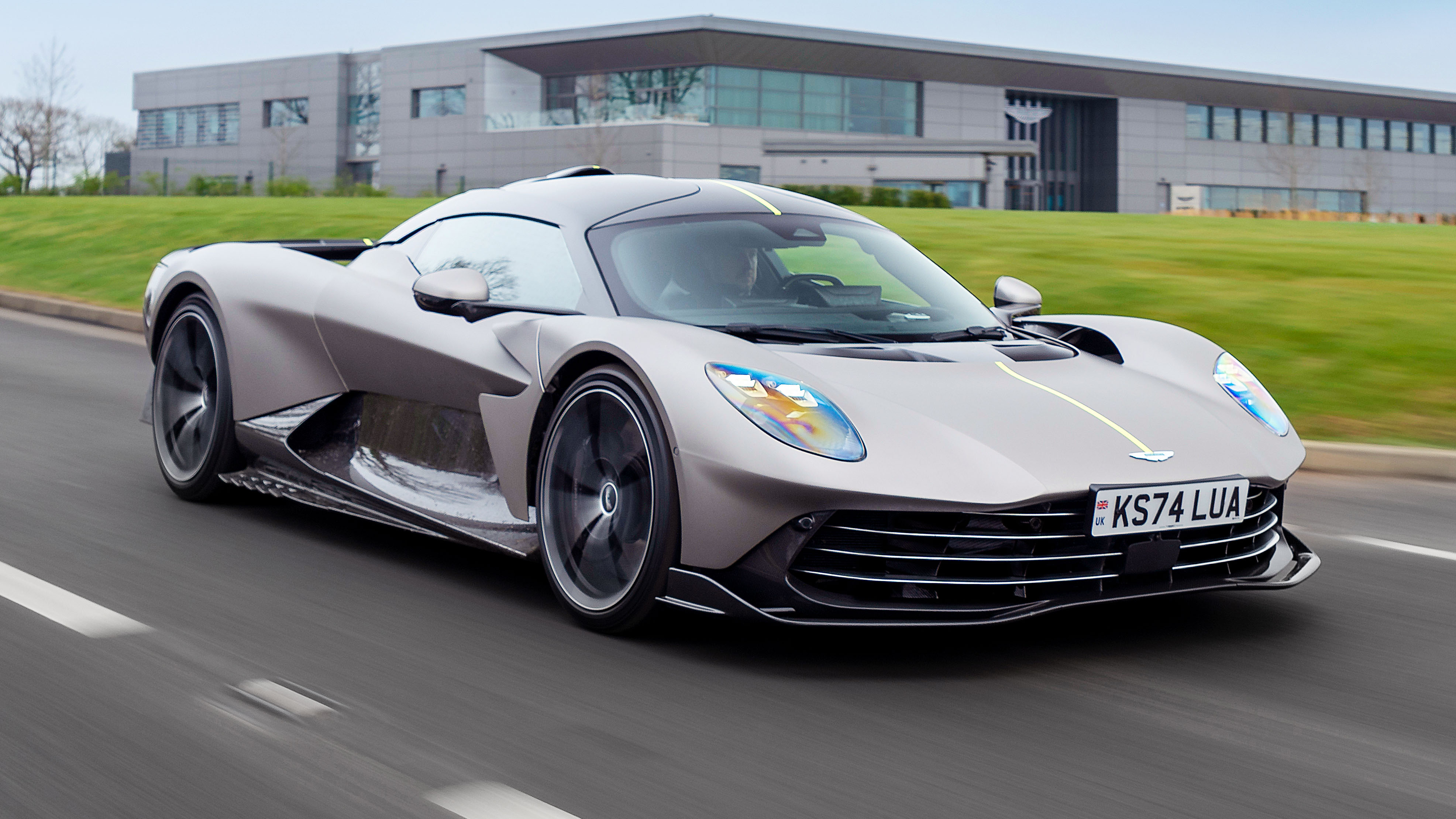 Aston Martin Valhalla 2025