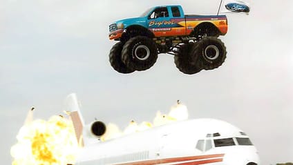 Dan Runte – monster truck jumps Boeing 727