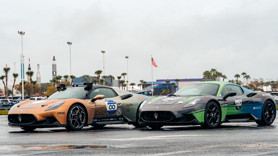 Maserati MC20 self-driving world speed record, on tarmac at Kennedy Space Center