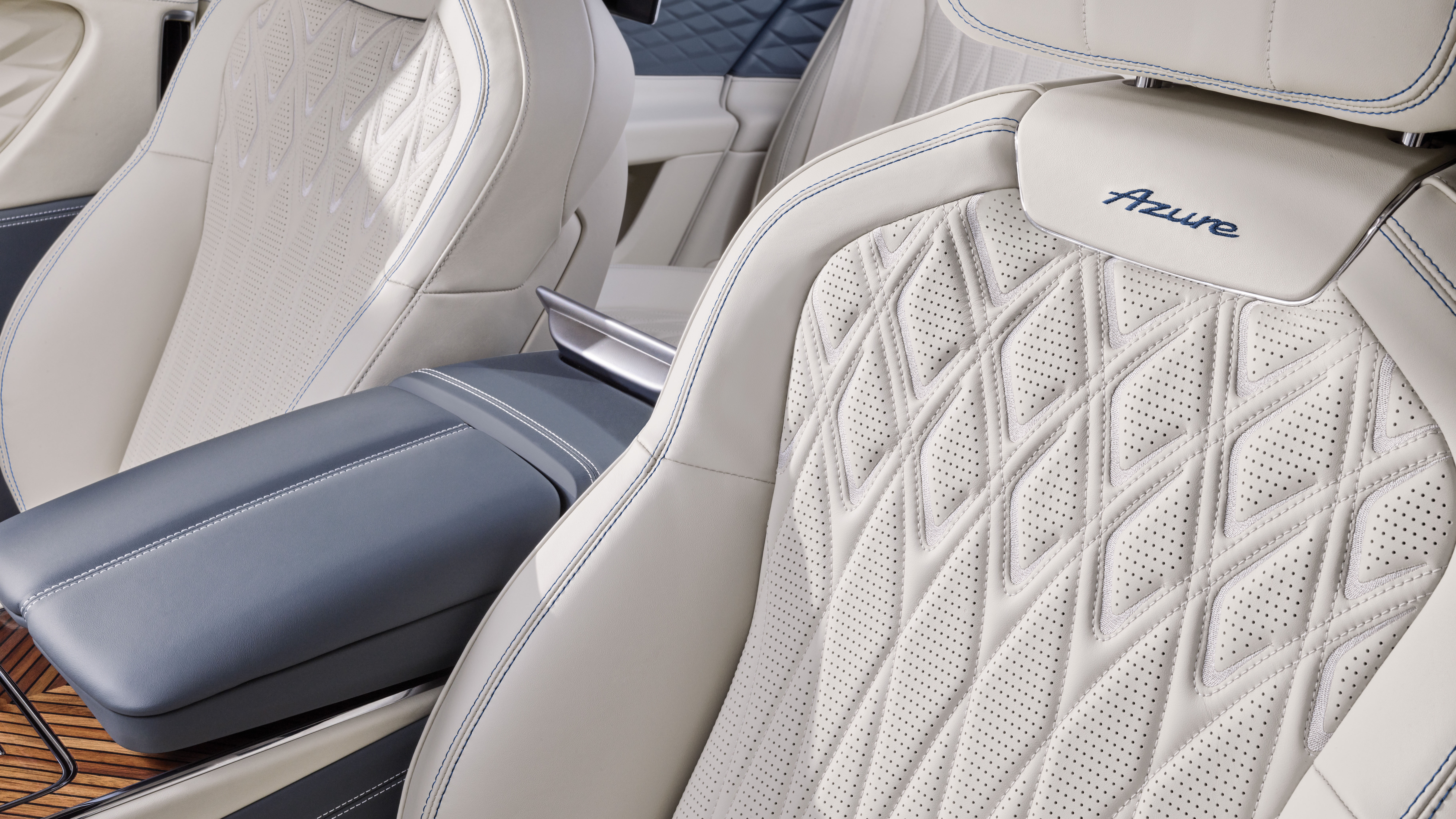 Bentley with new High Performance Hybrid V8 engine 2025