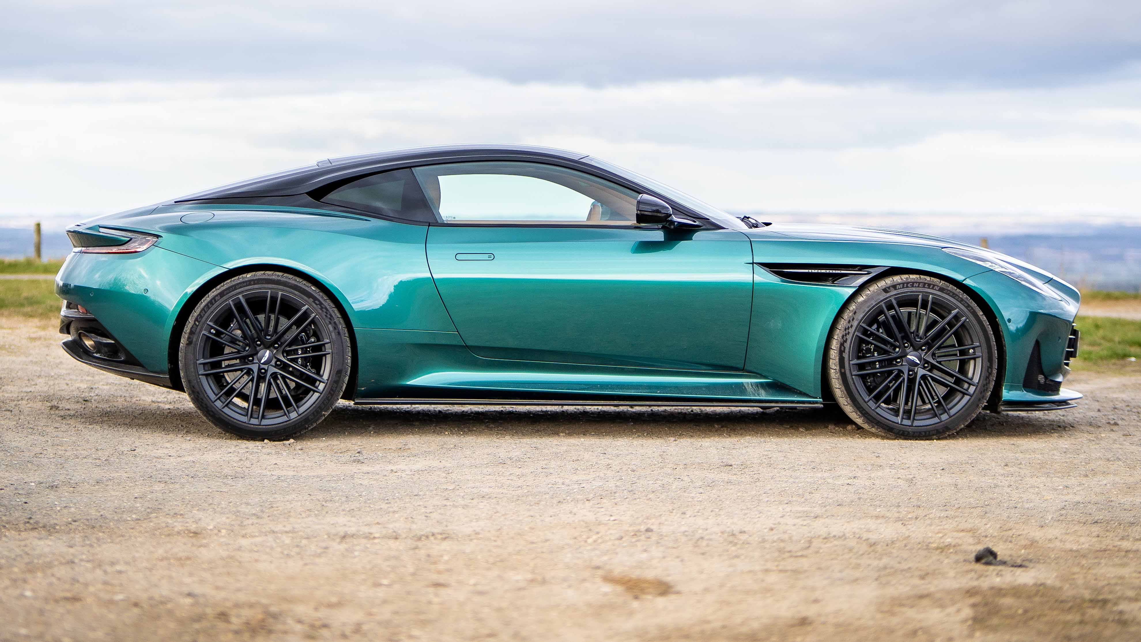 Aston Martin DB12