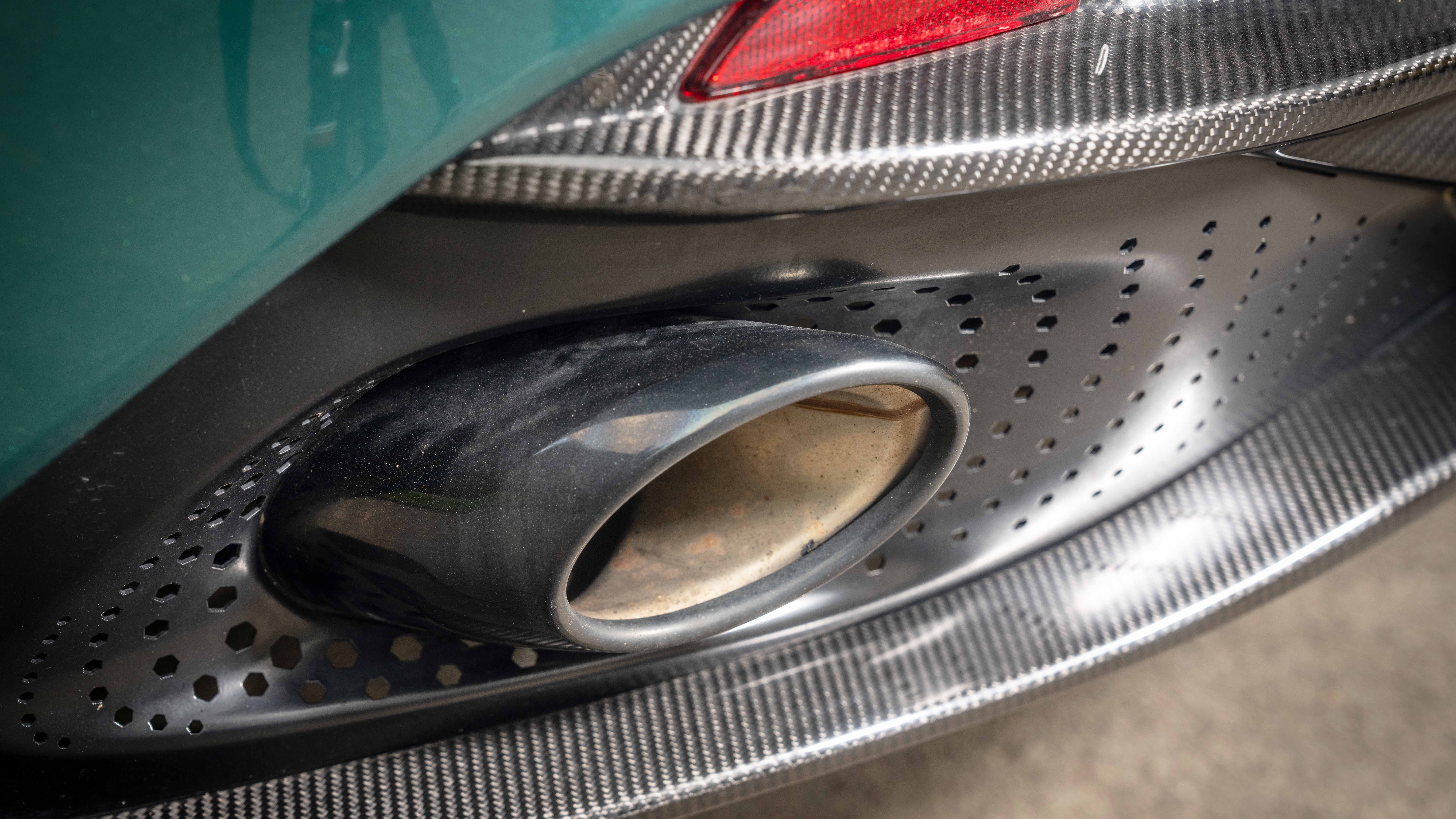 Aston Martin DB12