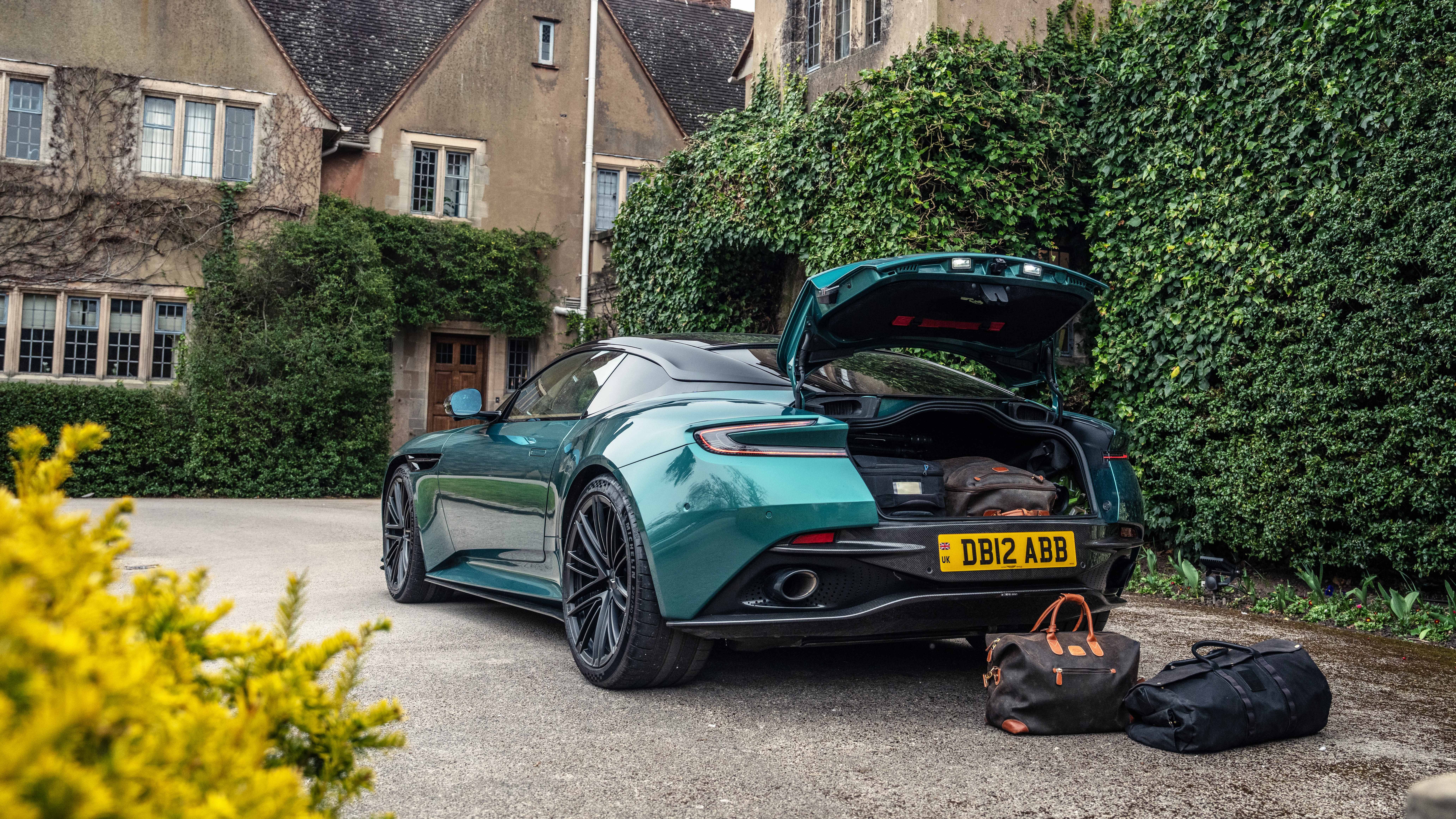 Aston Martin DB12
