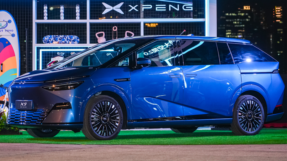 A static shot of the Xpeng X9 SUV