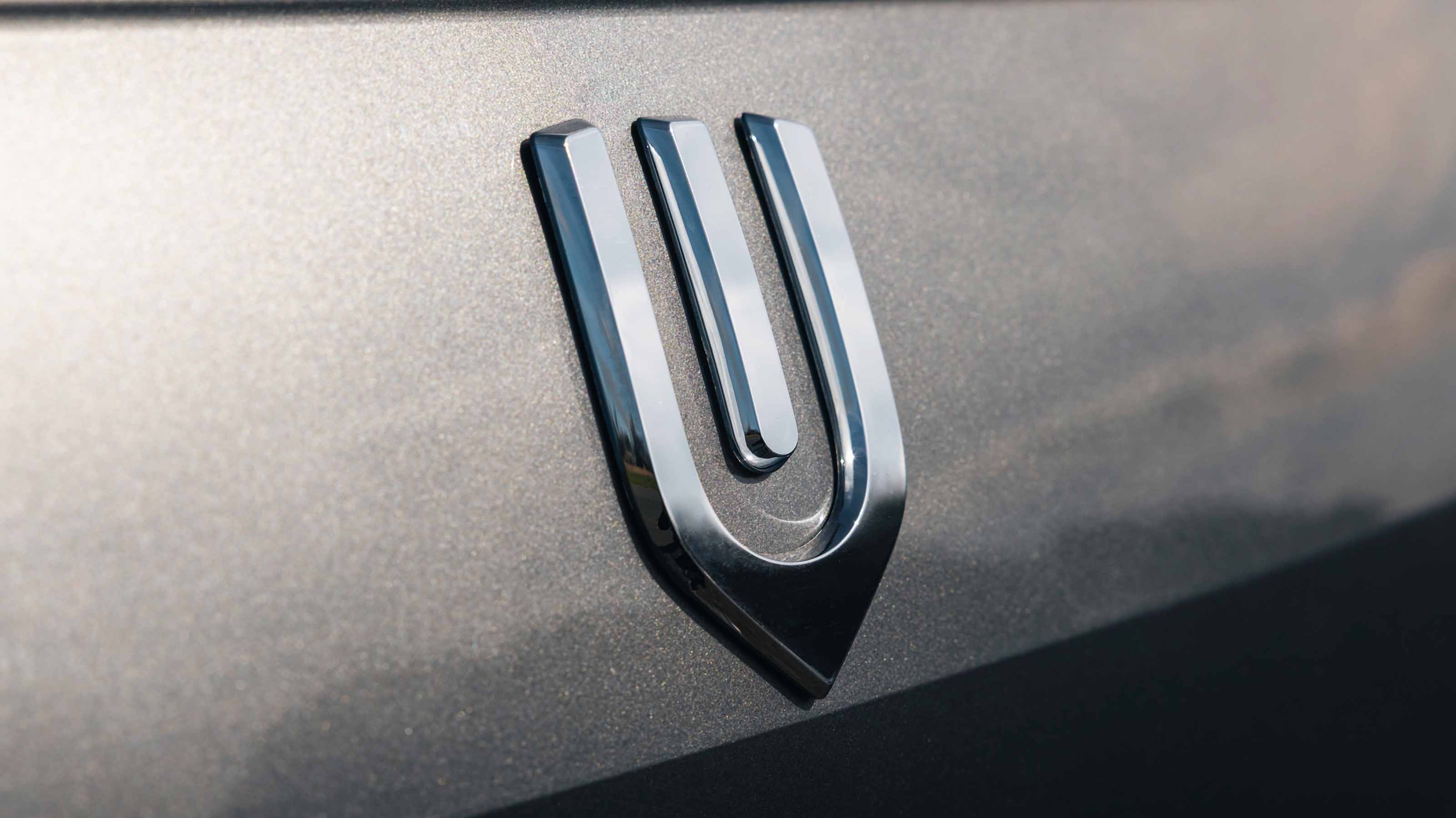Skywell BE11 exterior badge