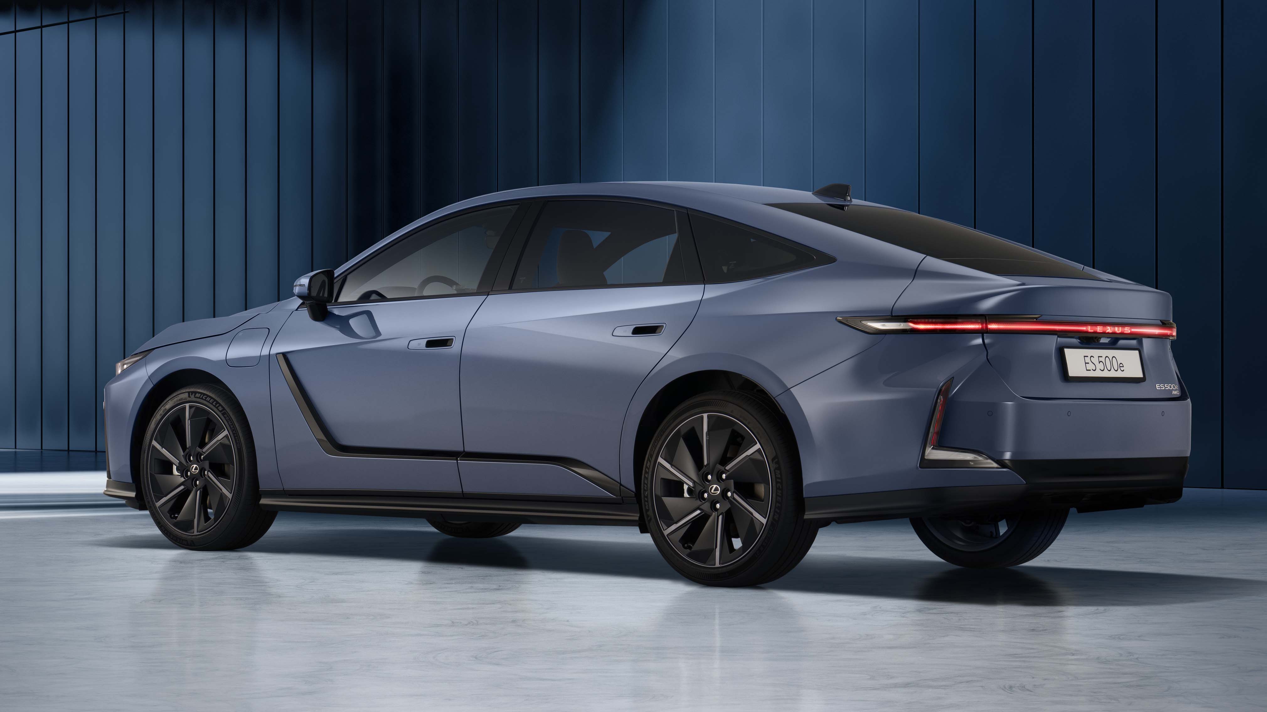 Lexus ES 500e