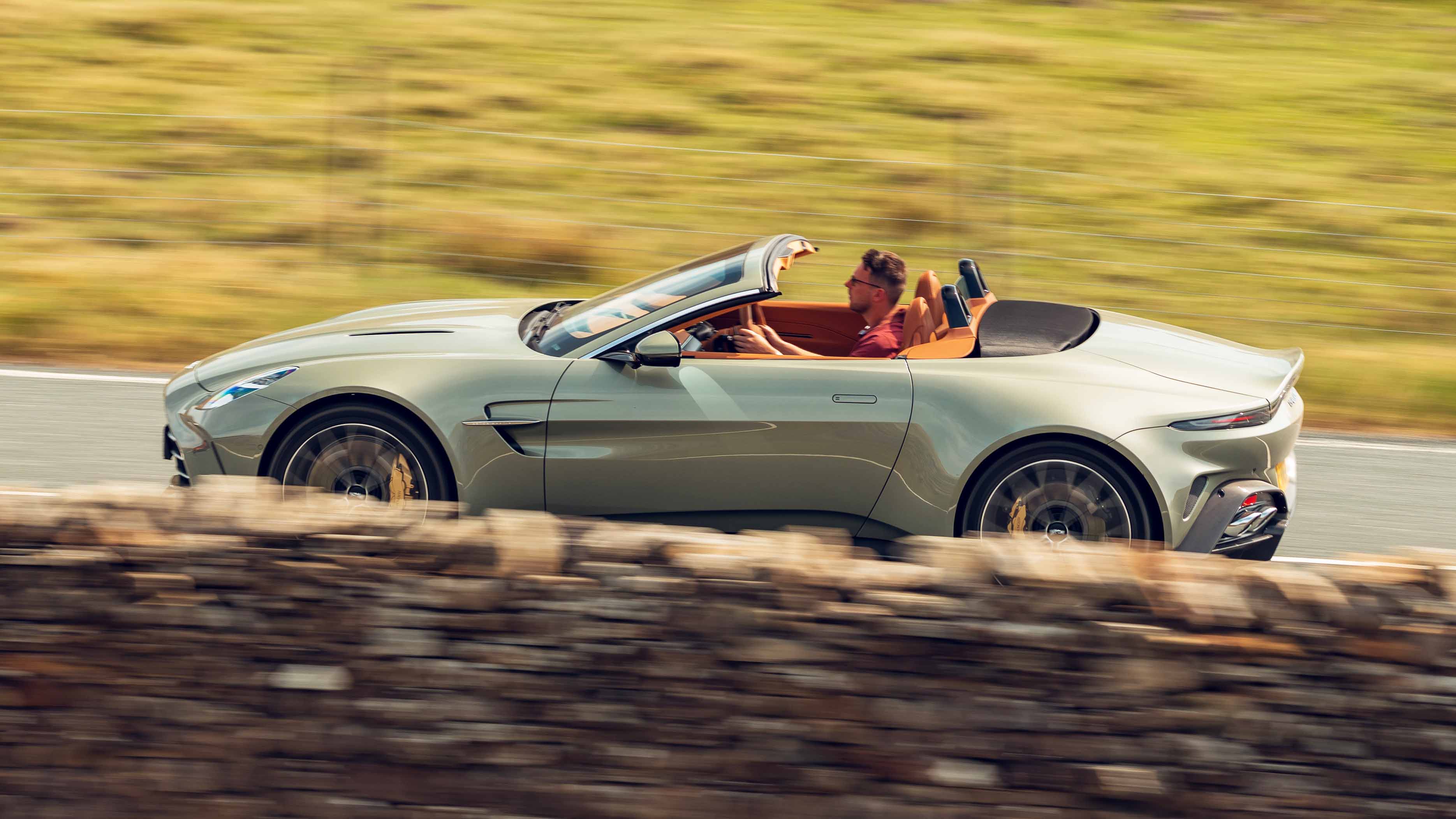 Aston Martin Vantage Roadster exterior side dynamic