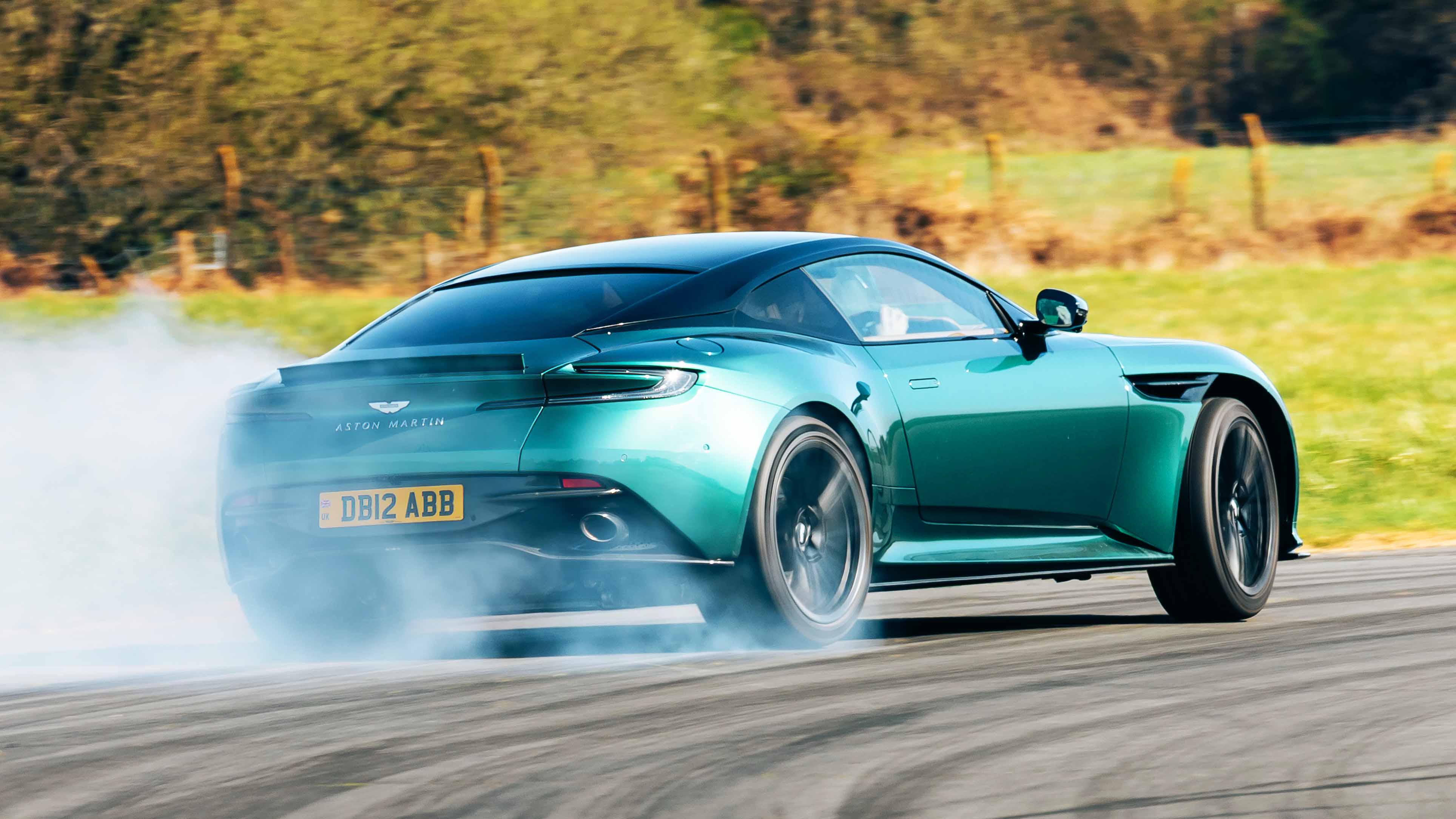 Aston Martin DB12