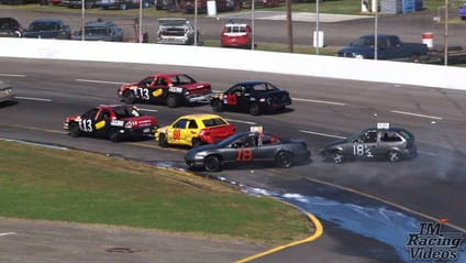 Figure eight chain race