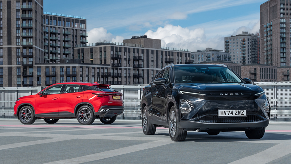 Static image of Omoda 5 in black and in red sitting parked on a rooftop in London