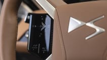 DS No 8 interior steering wheel