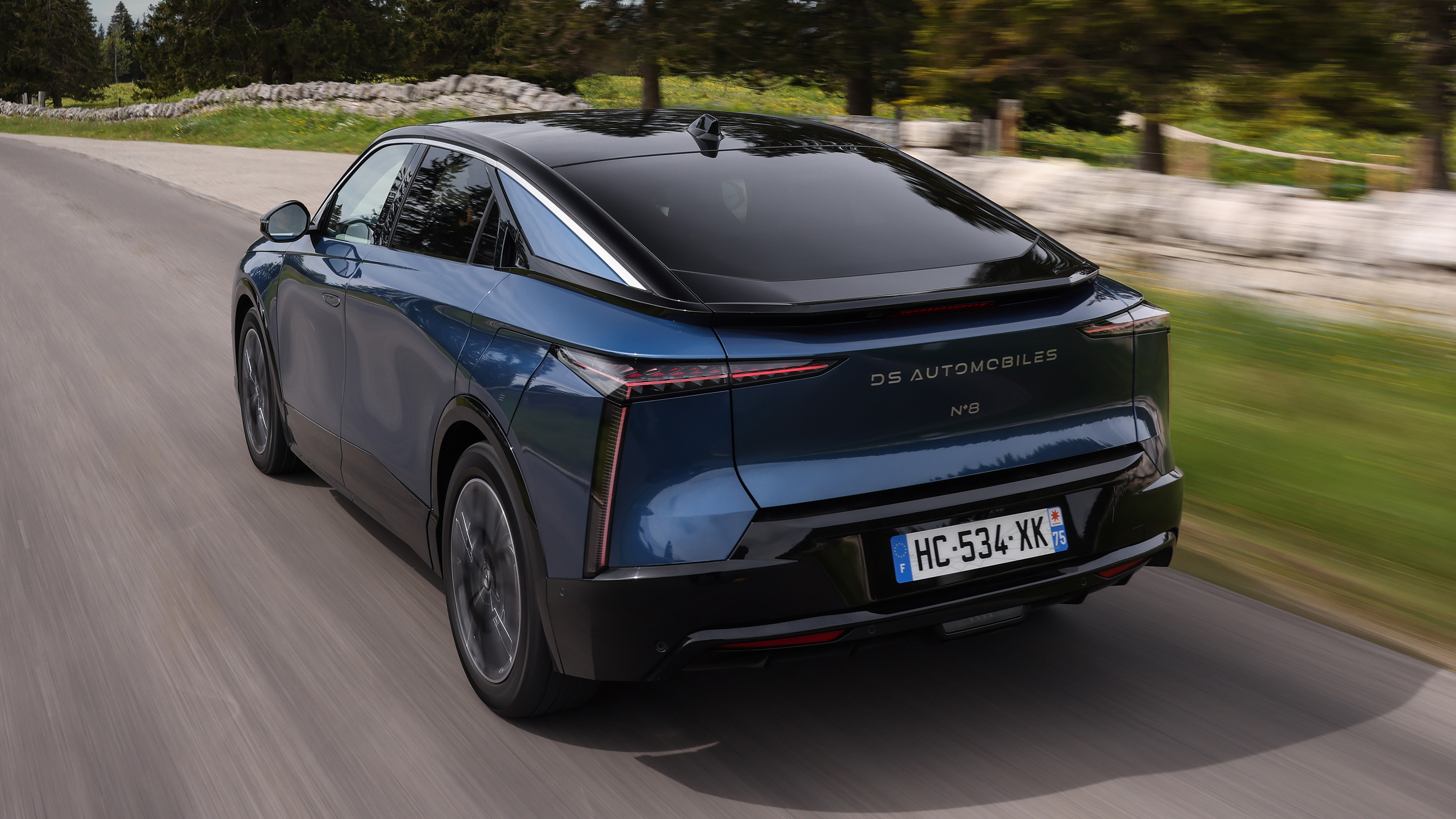 DS No 8 exterior rear three quarter dynamic