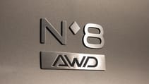 DS No 8 exterior badge