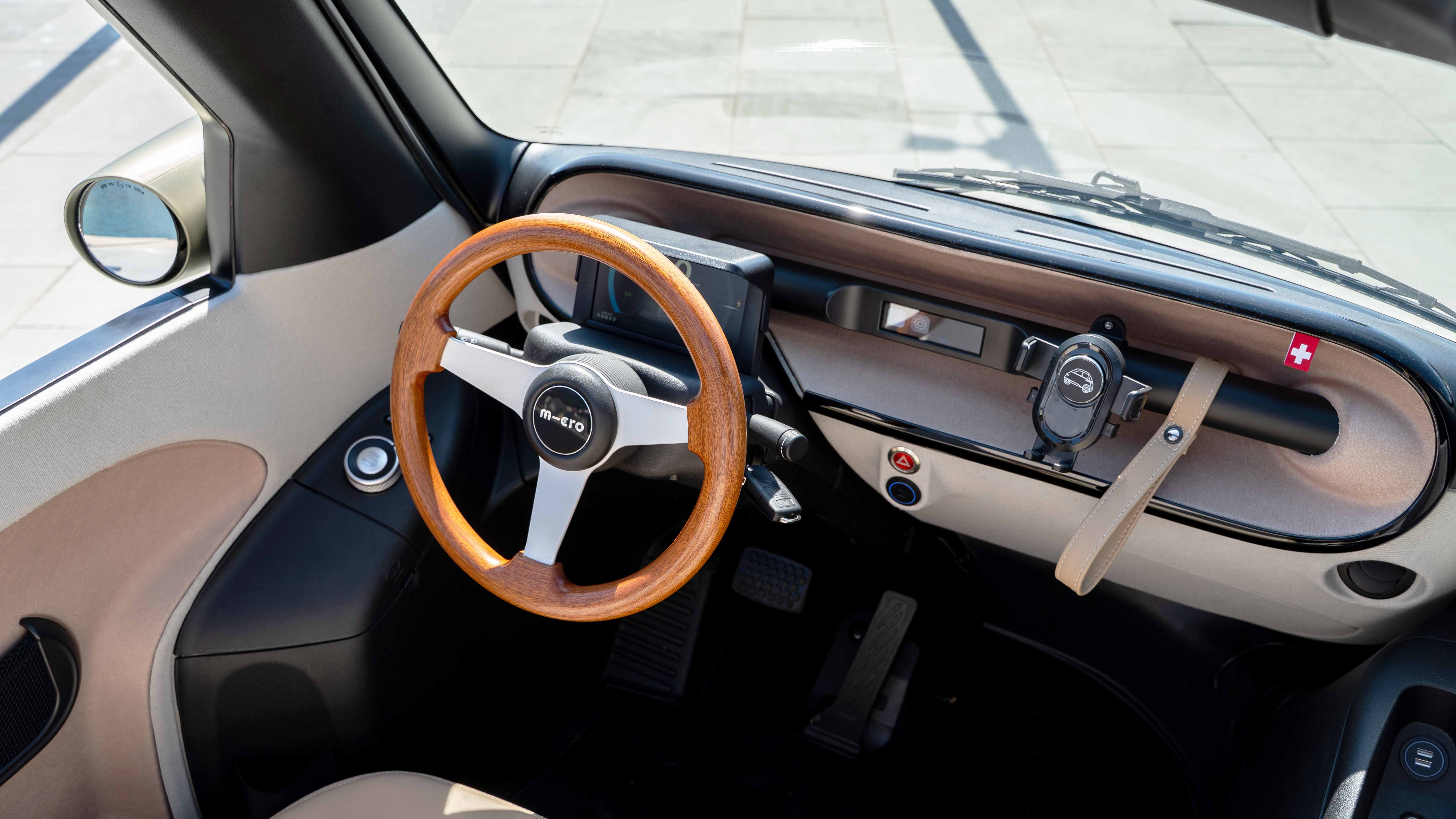 Microlino Spiaggina kabin içi üstü açık detaylar