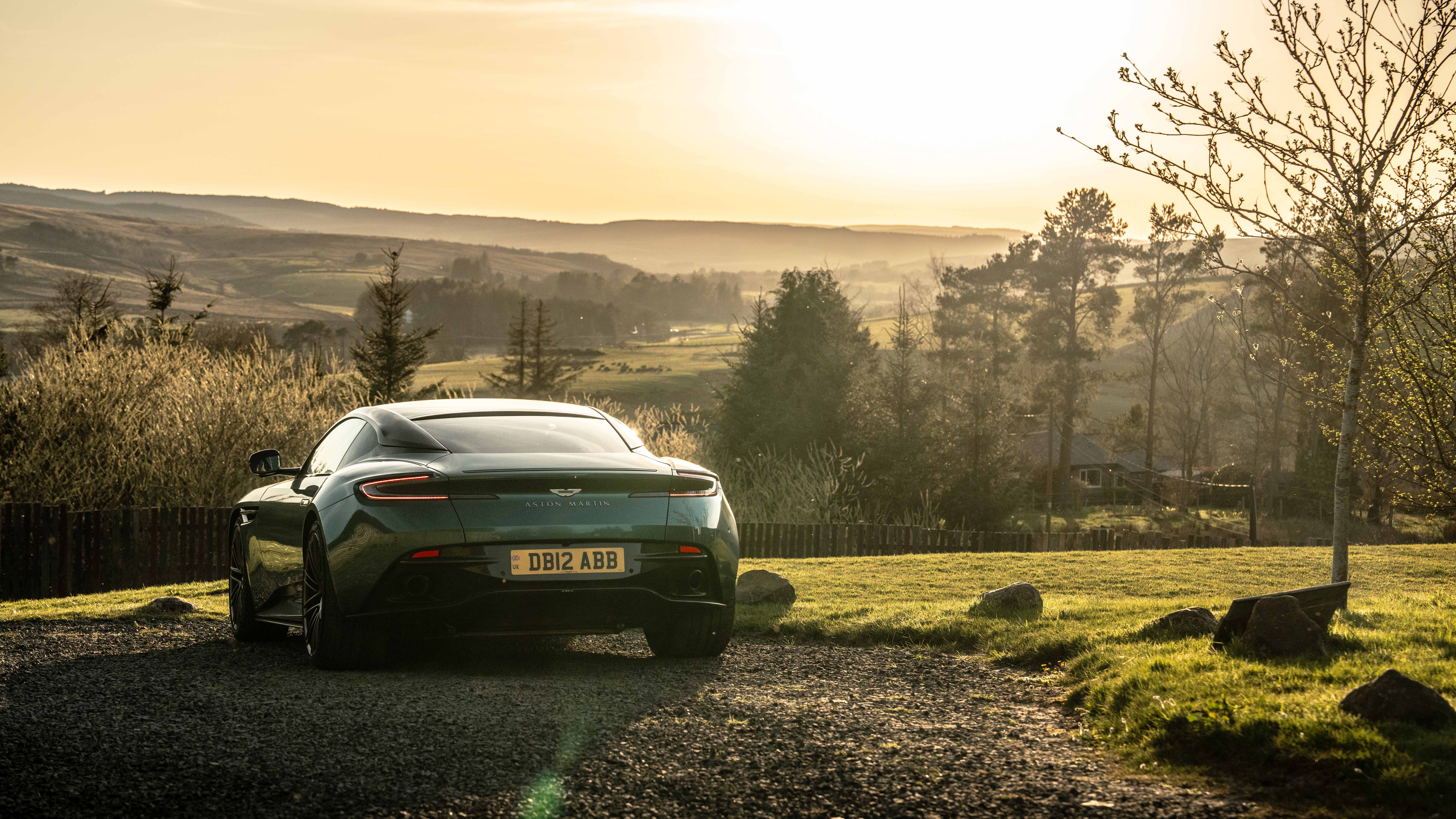 Aston Martin DB12 