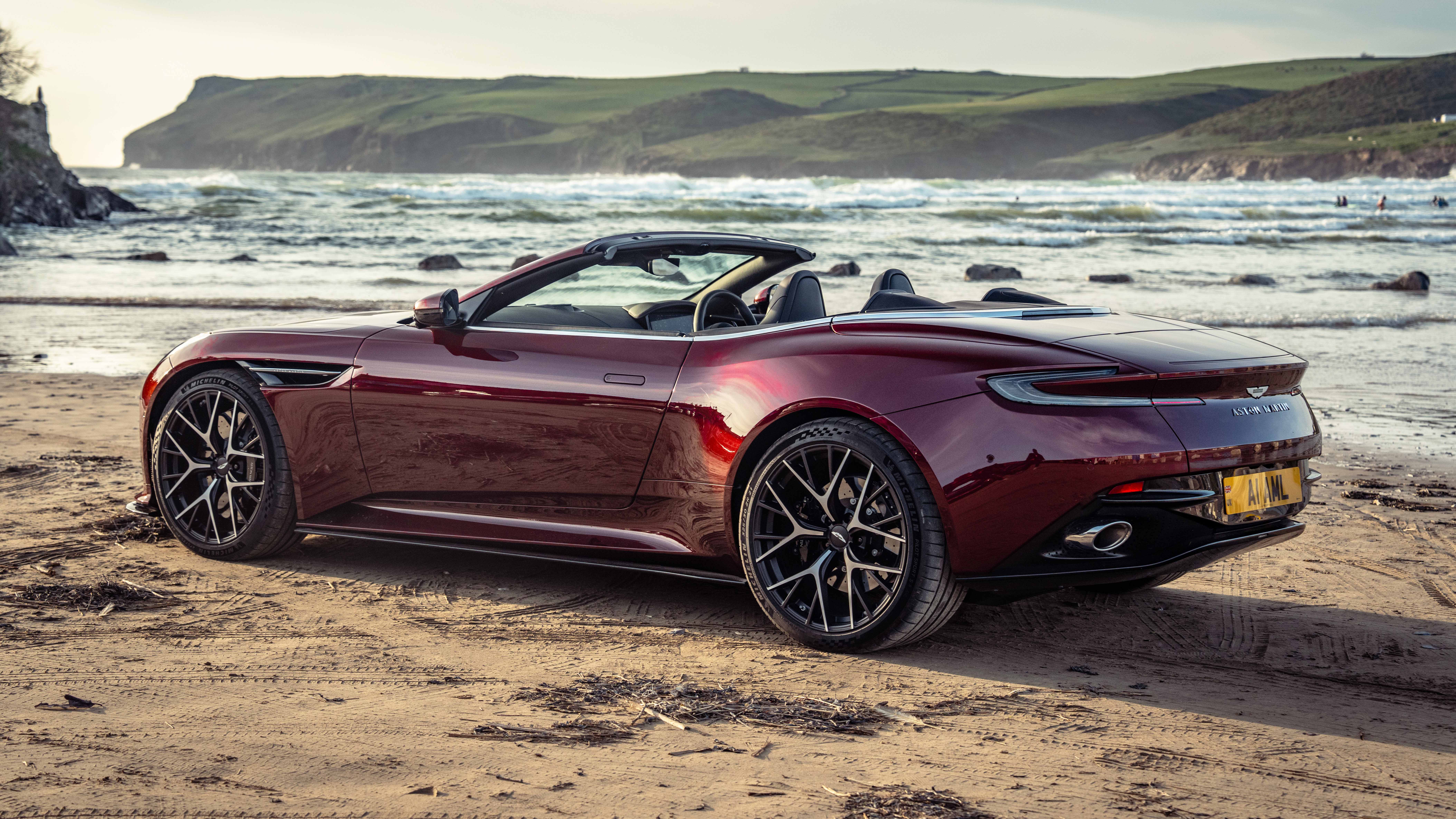 Aston Martin DB12 Volante