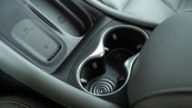 MG IM5 cupholders