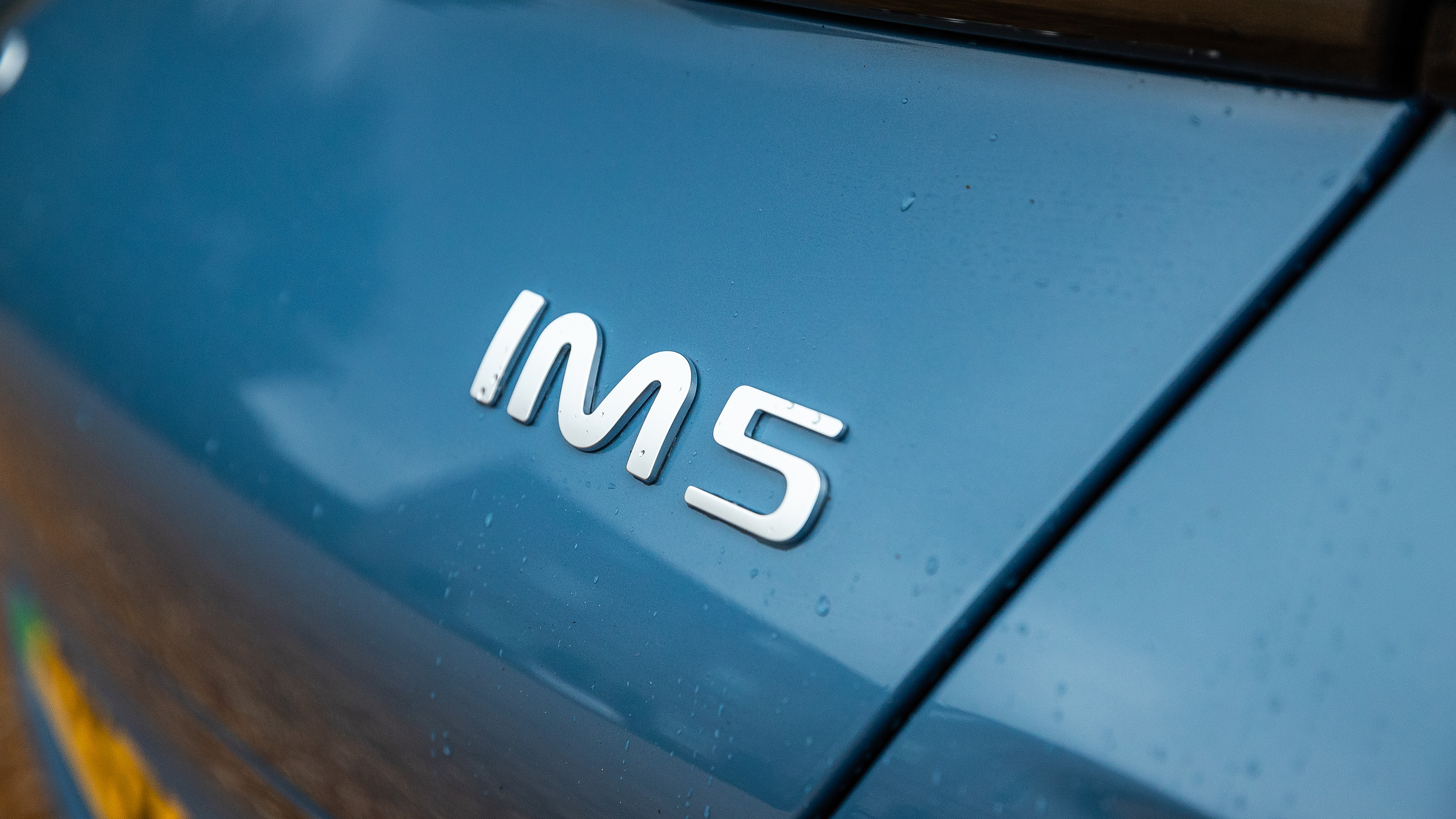 MG IM5 badge