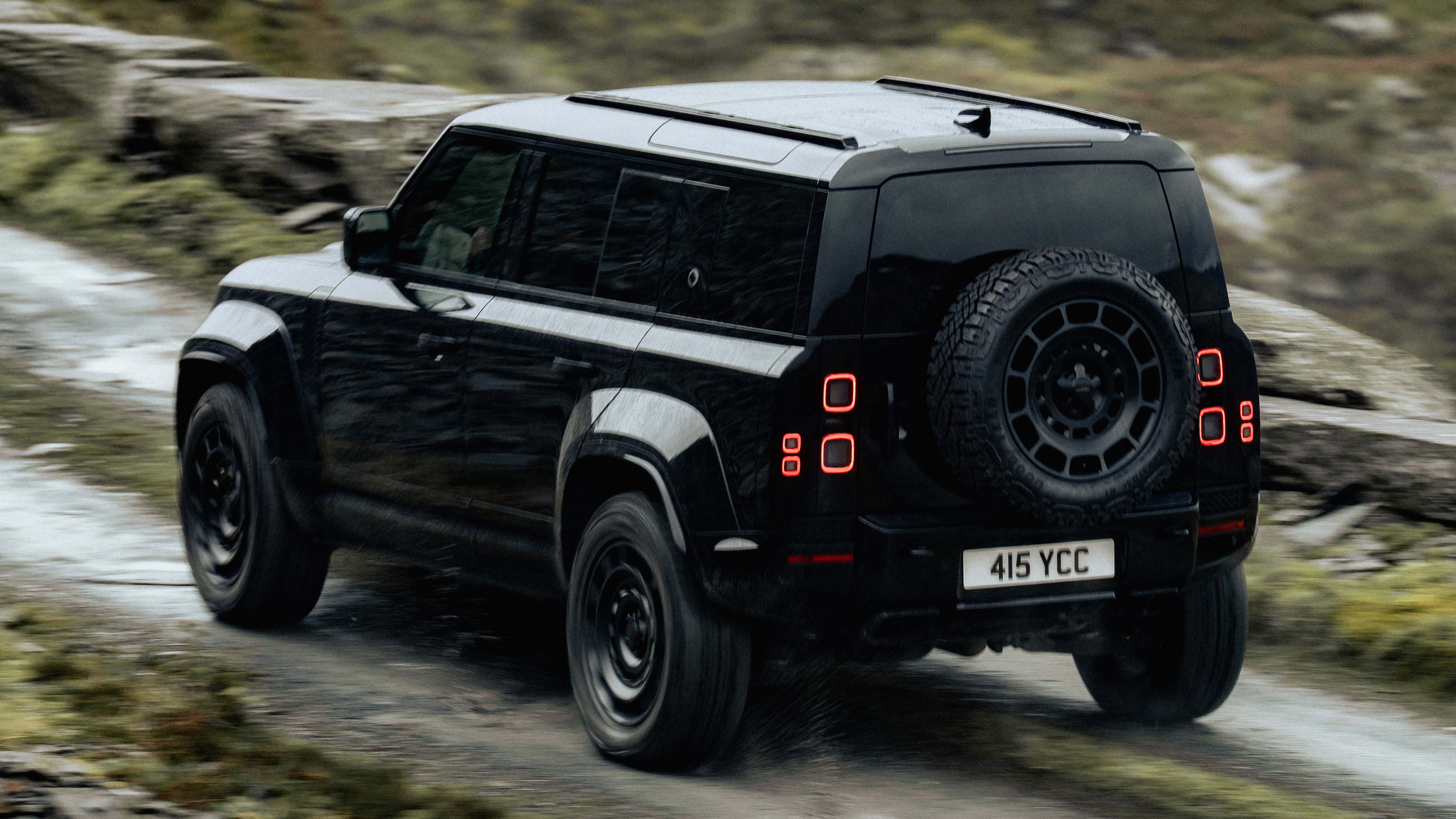 Land Rover Defender Octa Black