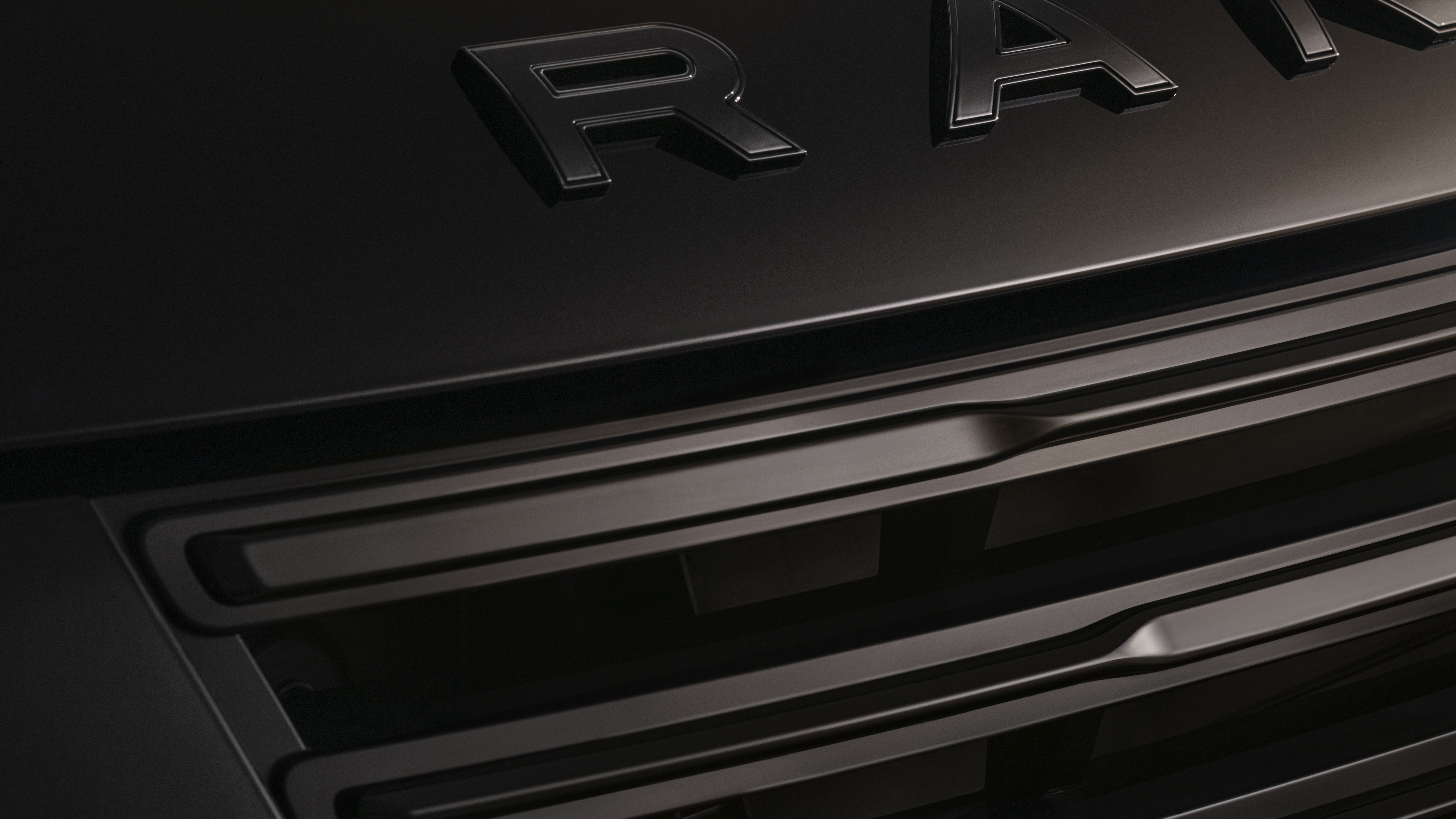 Range Rover SV Black revealed 2025