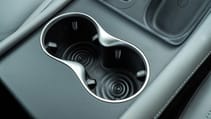 MG IM6 cupholders
