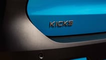 Nissan Kicks badge