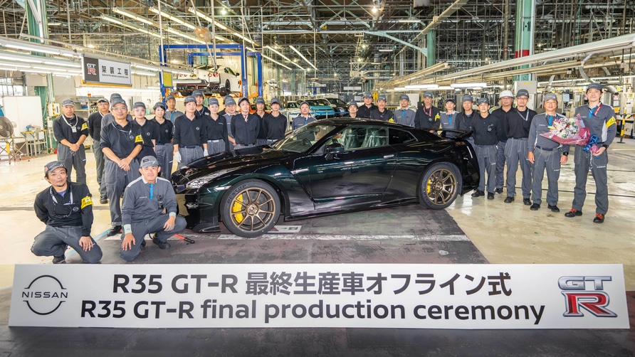 Top Gear R35 Boo! Nissan has finally built its last ever R35 GT-R | Top Gear