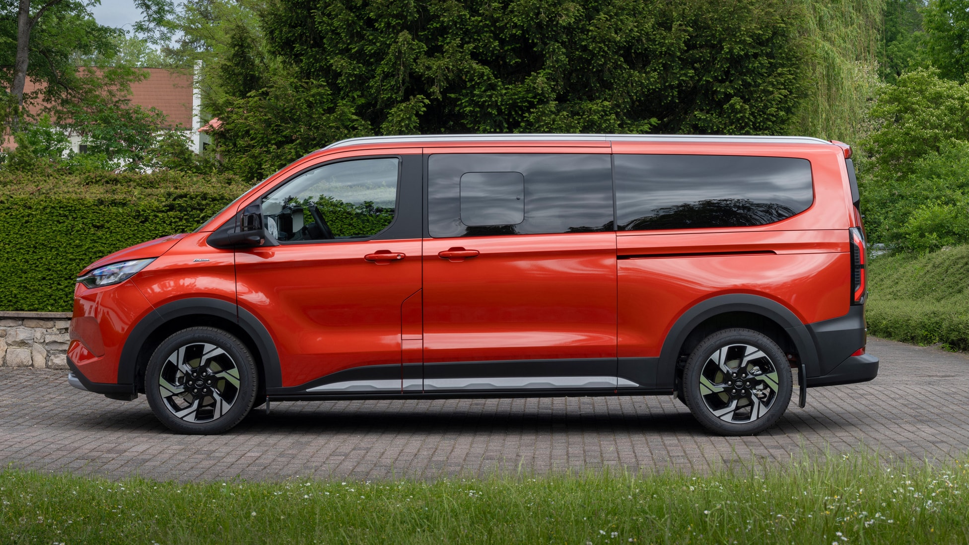 Ford Neotour Ford Tourneo Custom Review 2026 | Top Gear