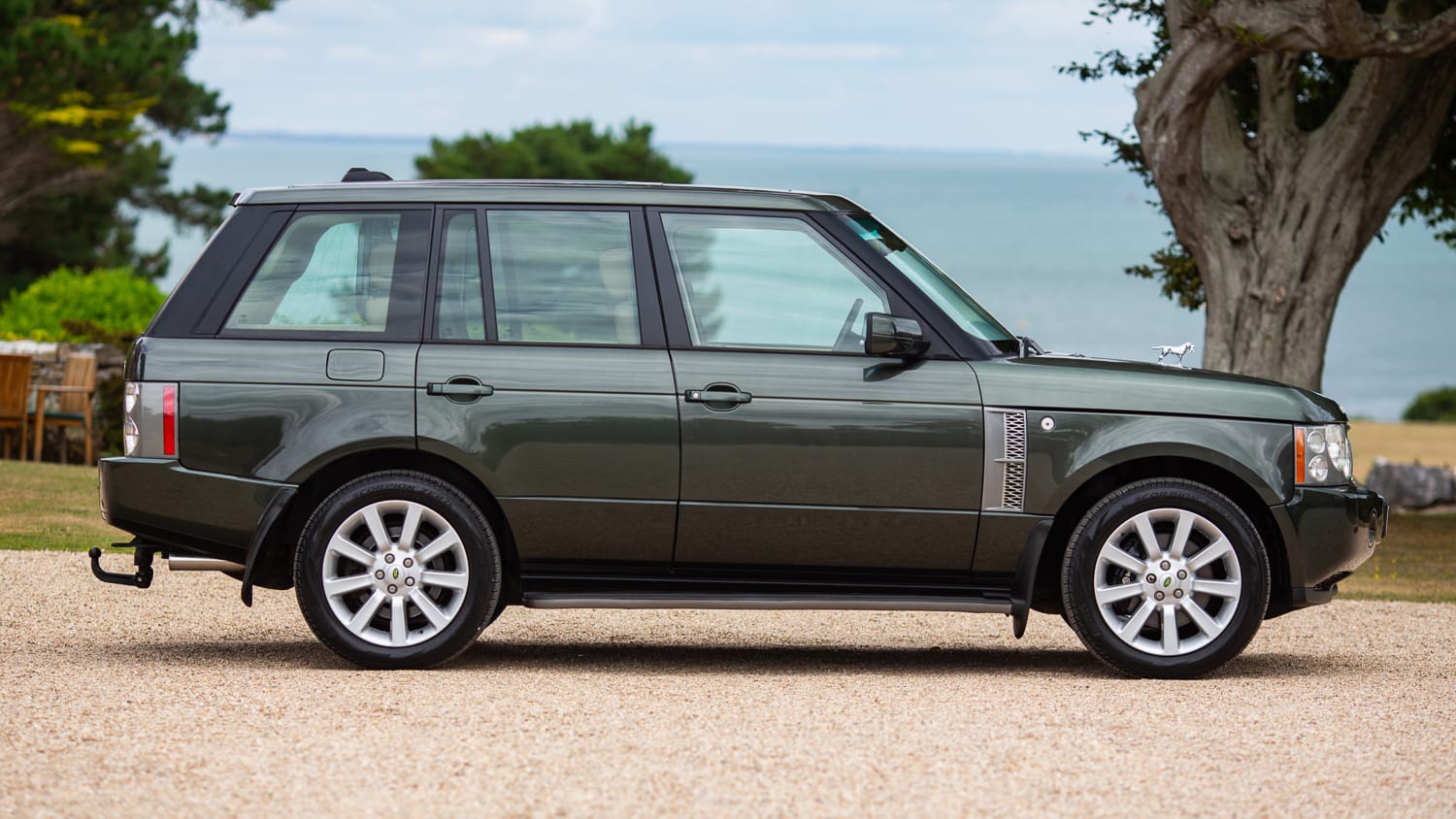 You can now buy Queen Elizabeth II's old supercharged Range Rover | Top ...