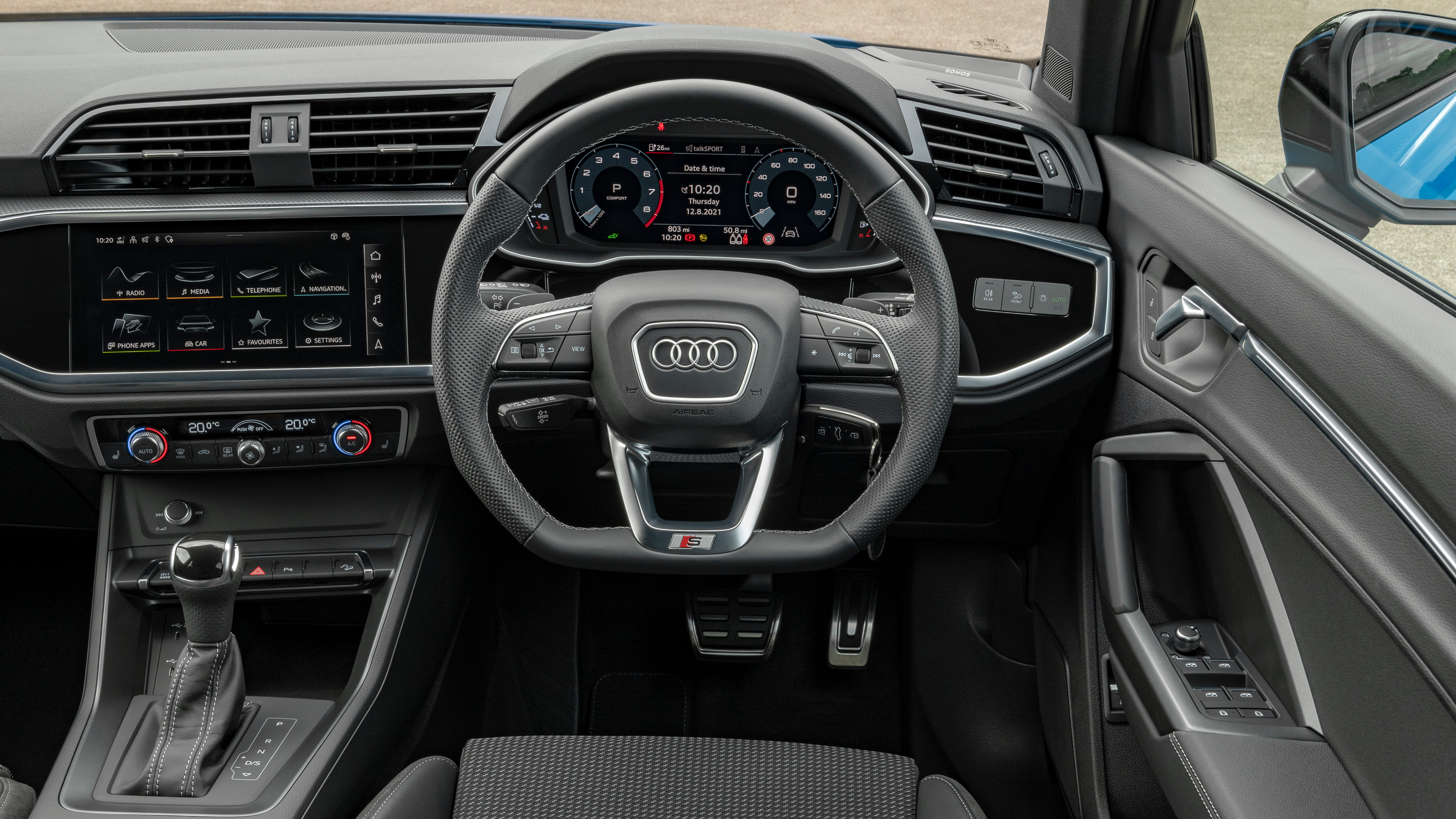 Audi Q3 review steering wheel