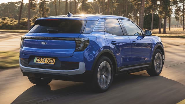 Ford Explorer Interior Layout & Technology | Top Gear