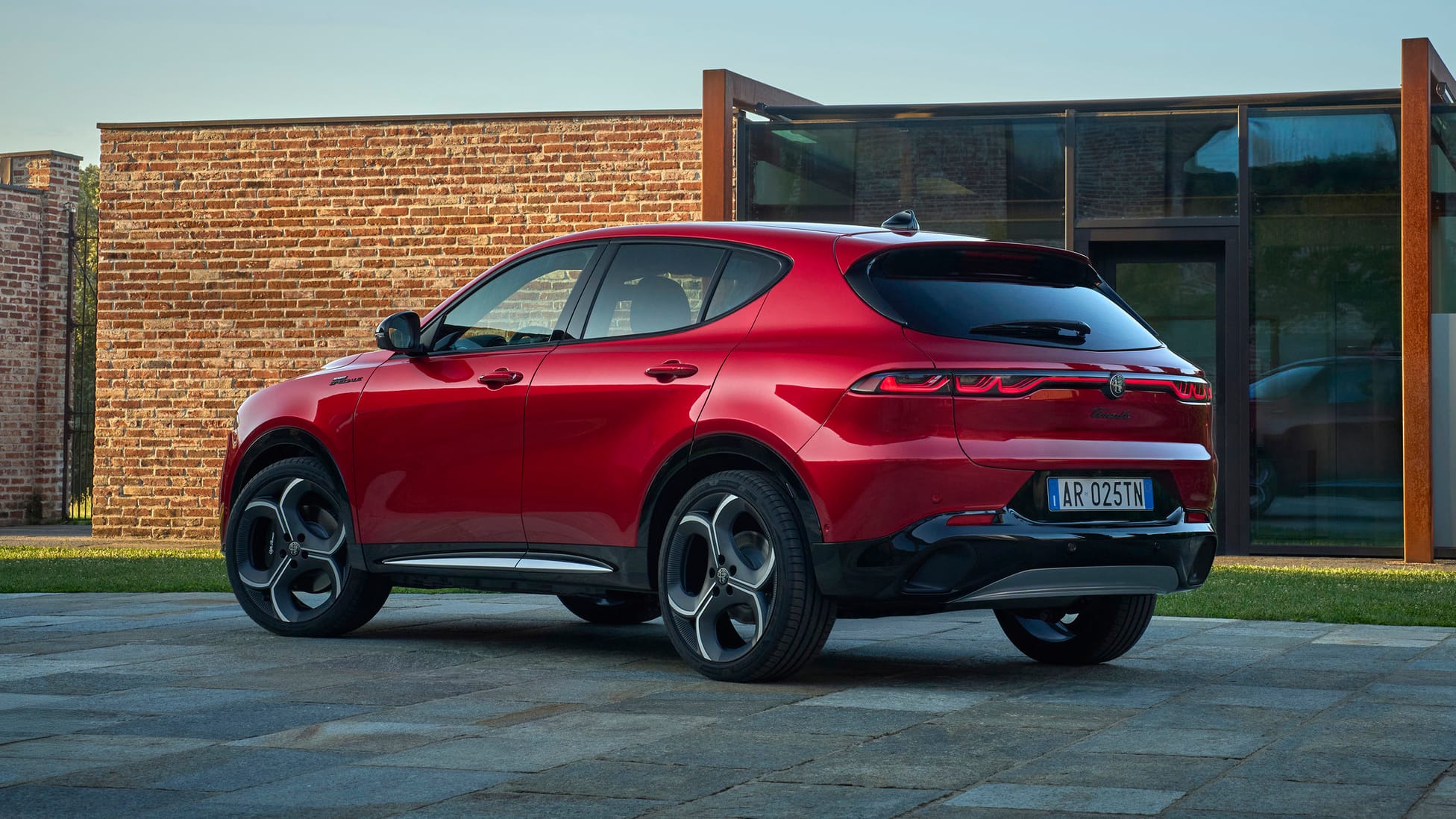 Alpha Romeo Crossover The facelifted Alfa Romeo Tonale is a genuinely attractive crossover ...